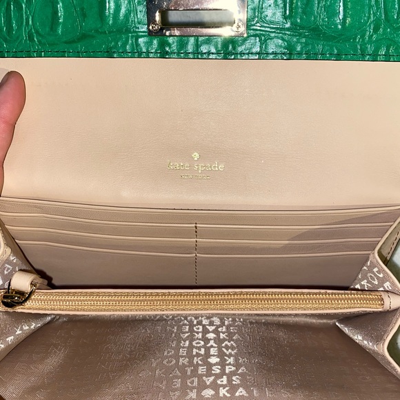 Green Kate Spade wallet - Picture 2 of 3